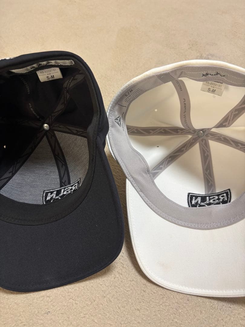 ラッセルノキャップ 黒と白のセット