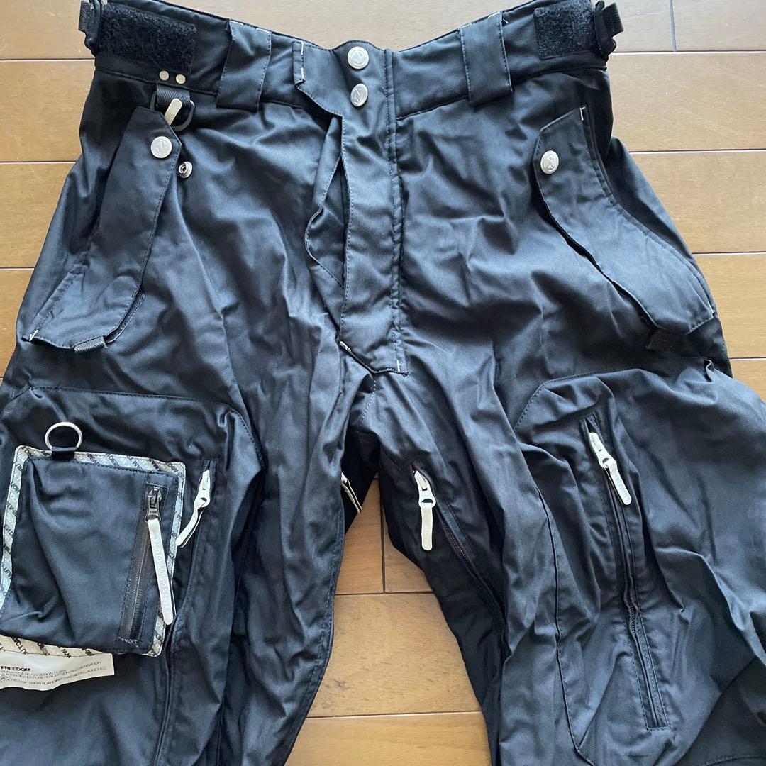 スノーボードパンツ　ブラック