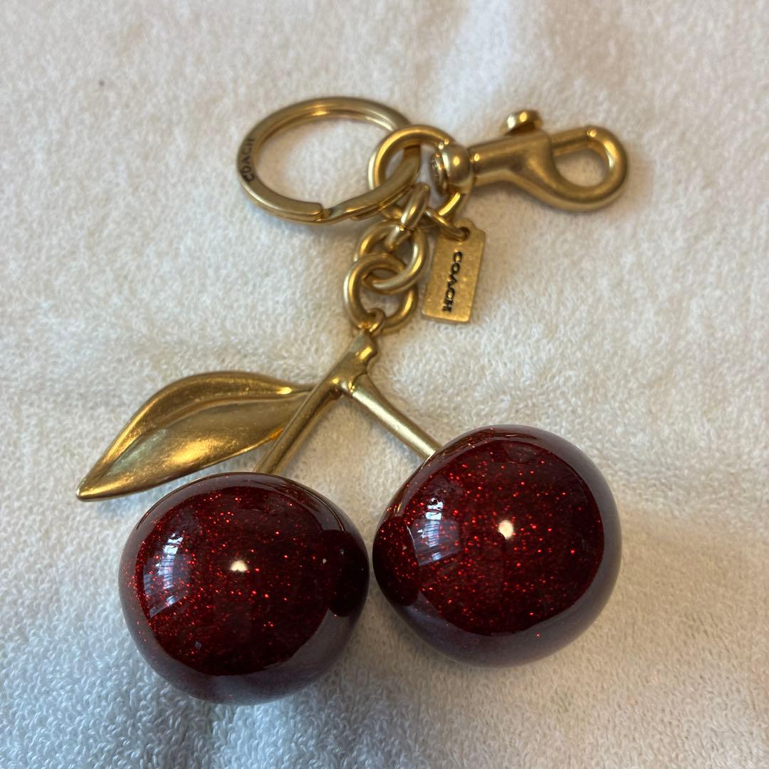 新品 コーチcoach チェリー バッグ チャーム 箱付き 税・送料込 - メルカリ