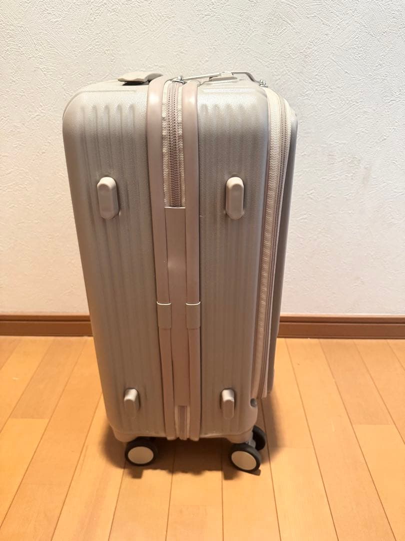 イノベータ　Innovator スーツケース　キャリーケース　カフェラテ　38L