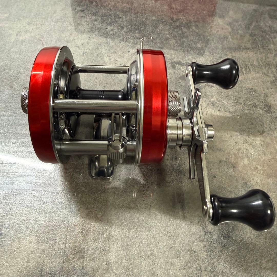 アブガルシアAmbassadeur 5501C ファクトリーチューンレッド激レア