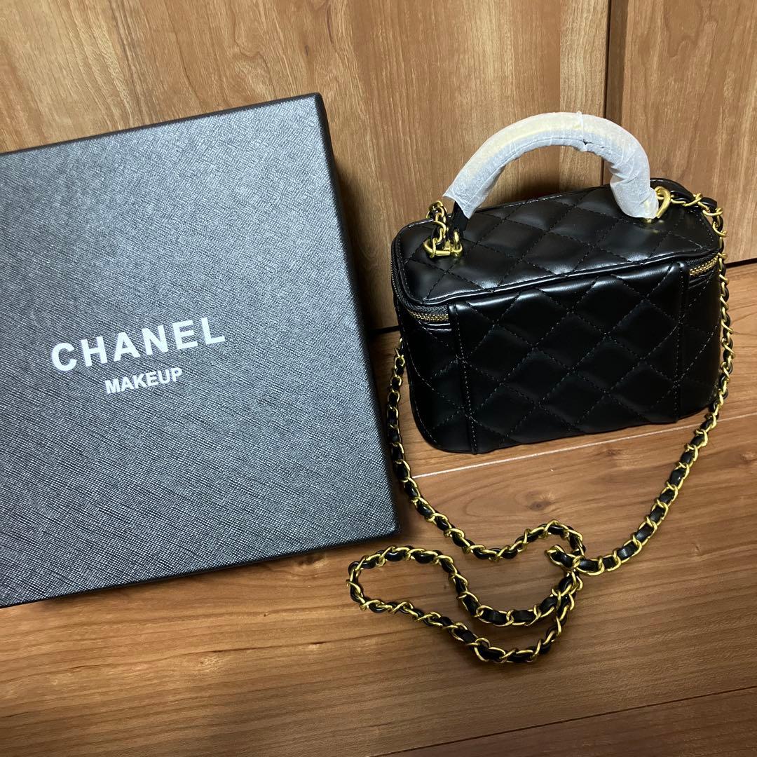 新品☆CHANEL ノベルティ☆ミラー付きキルティングバニティショルダーバッグ