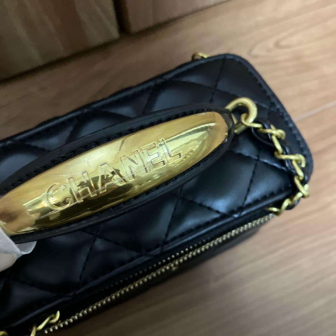 新品☆CHANEL ノベルティ☆ミラー付きキルティングバニティショルダーバッグ