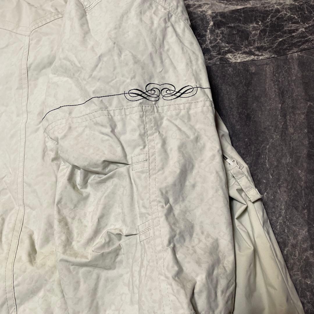 ellesseスノーボードウェア女性用 Lライトグレー　エレッセスキーウェア上下