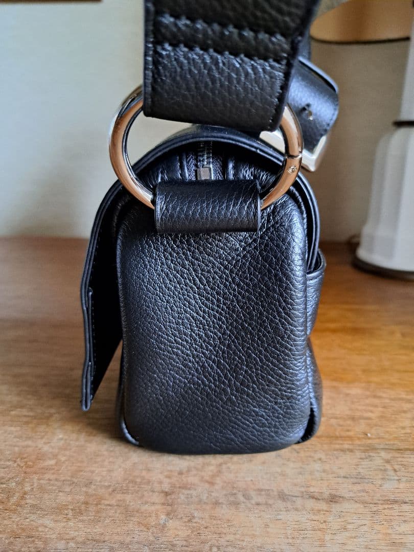 ビアズリー　レザーボディバッグ　【ベルト付替え可】