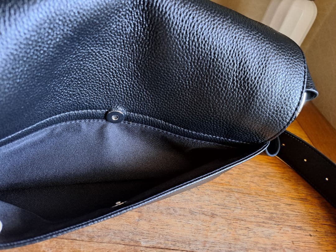 ビアズリー　レザーボディバッグ　【ベルト付替え可】