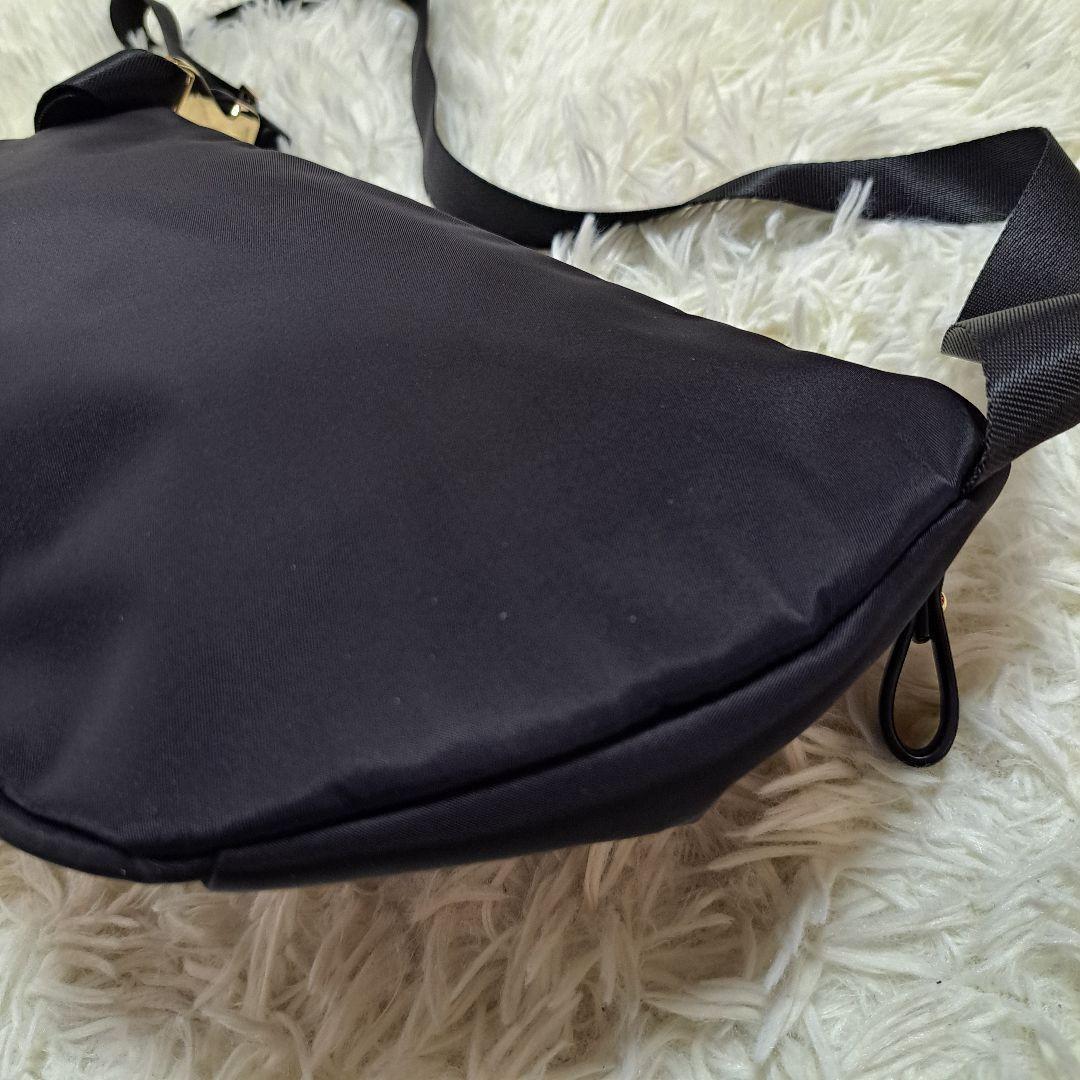 【美品】【TOCCA】撥水RIBBON KNOT ボディバッグ