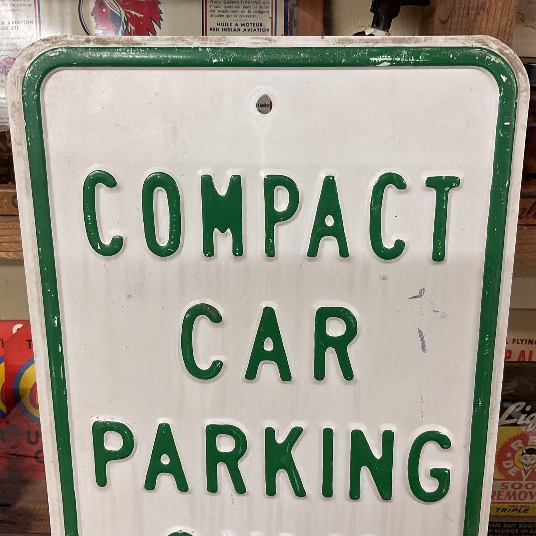 USA コンパクトカー　パーキング看板