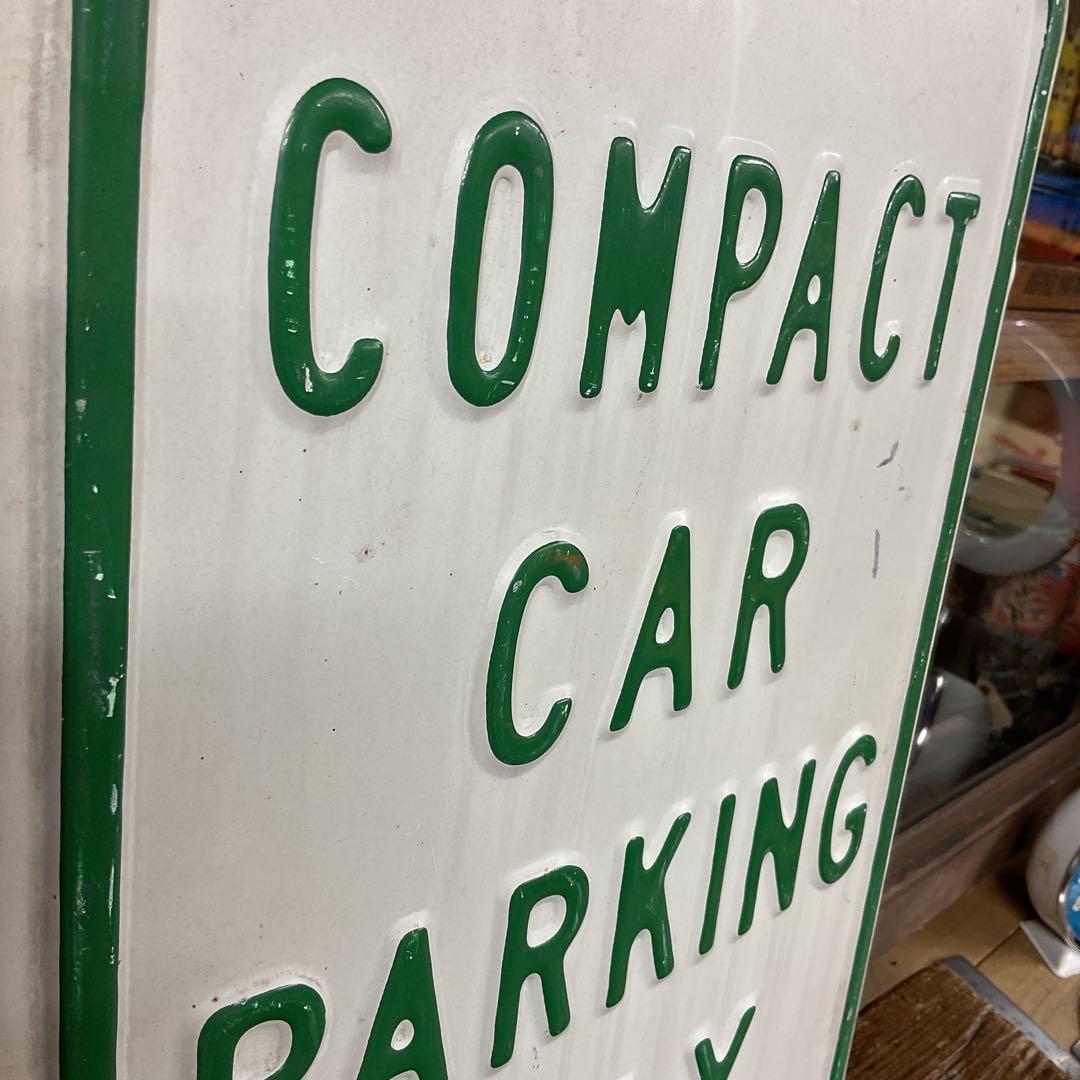 USA コンパクトカー　パーキング看板
