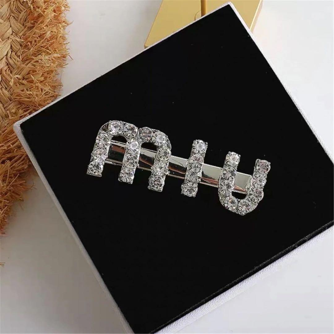 ミュウミュウ ヘアクリップ ヘアピン 新品 大人気 アクセサリー MIUMIU
