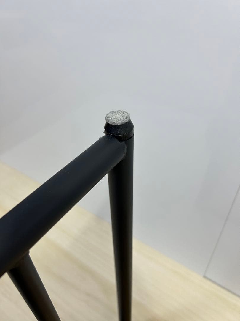 サン ダーティ ヘリンボーン サイドテーブル コの字　ナイトテーブル　スチール