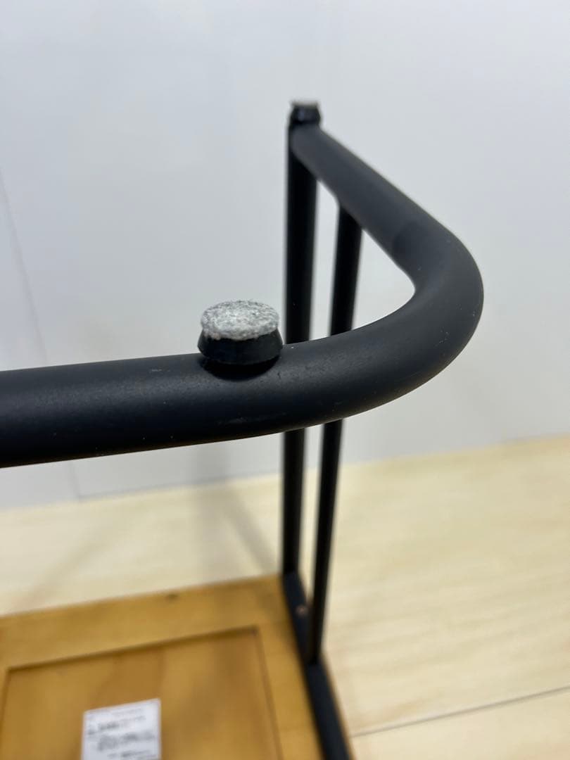 サン ダーティ ヘリンボーン サイドテーブル コの字　ナイトテーブル　スチール