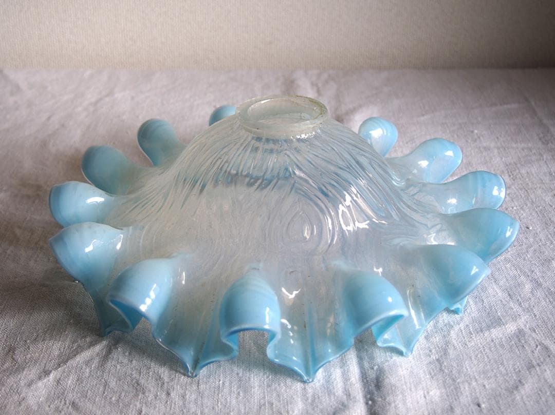 水色フリルガラスランプシェード直径32c オパールガラスオパールセント