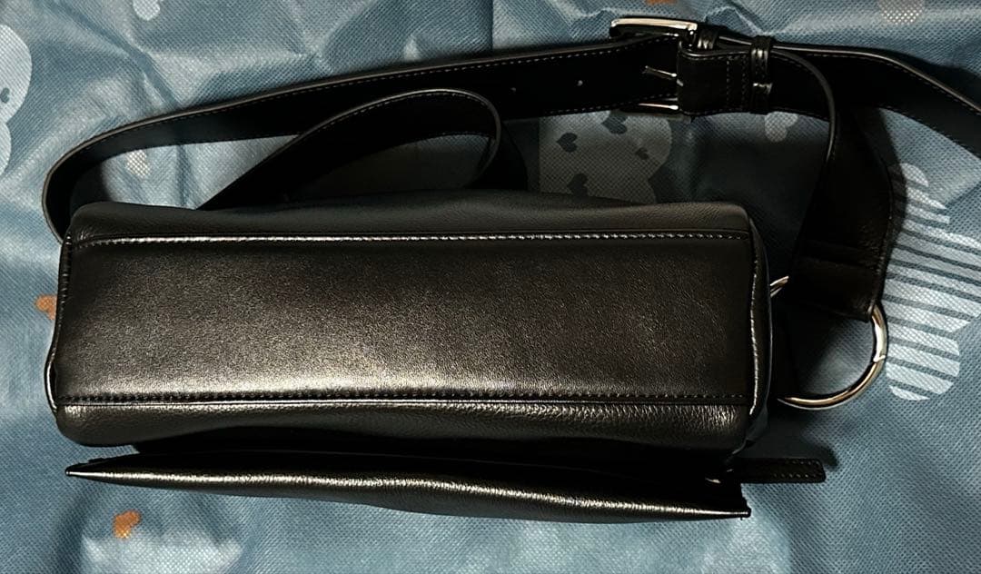 BEARDSLEY レザーボディバッグ　ブラック　一度使用