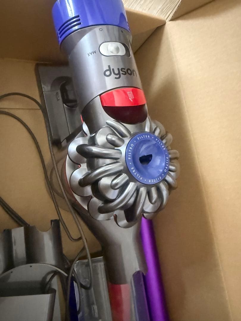 Dyson V8 Slim Fluffy 付属品込み