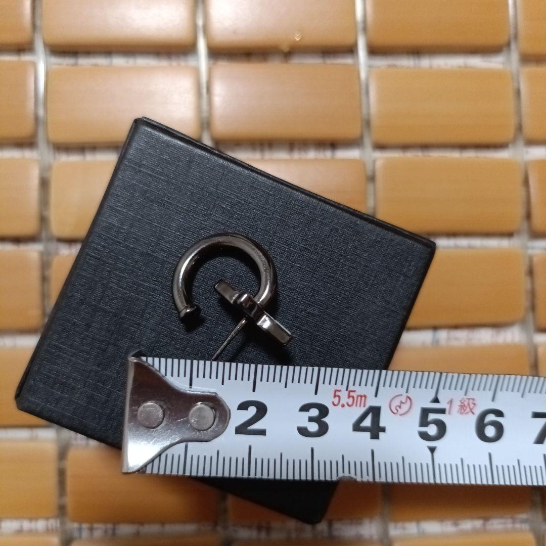 ルイヴィトン ブックル LVロゴ イニシャル 片耳ピアス