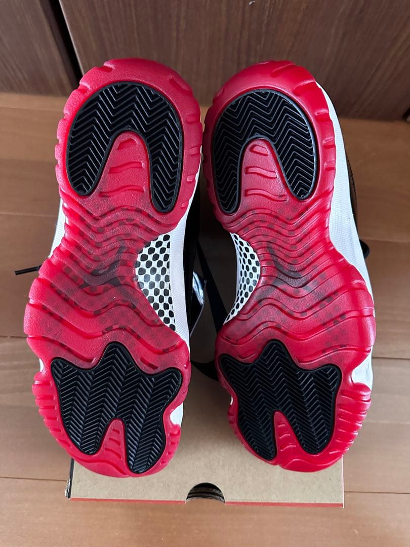 Nike Air Jordan 11 ブラック/レッド 9