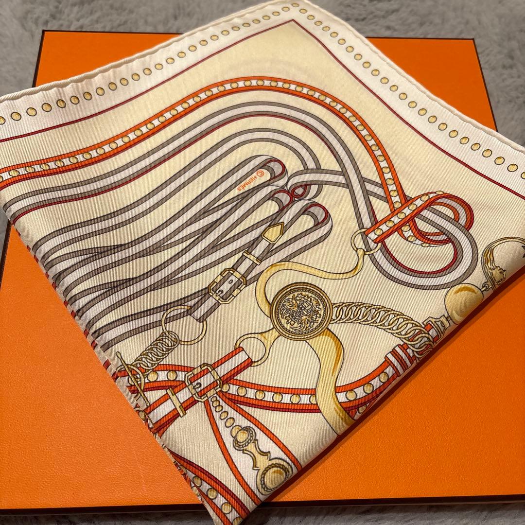 エルメス　スカーフ　ミニサイズ　ガヴロッシュ 45 《グラン・トゥラララ》