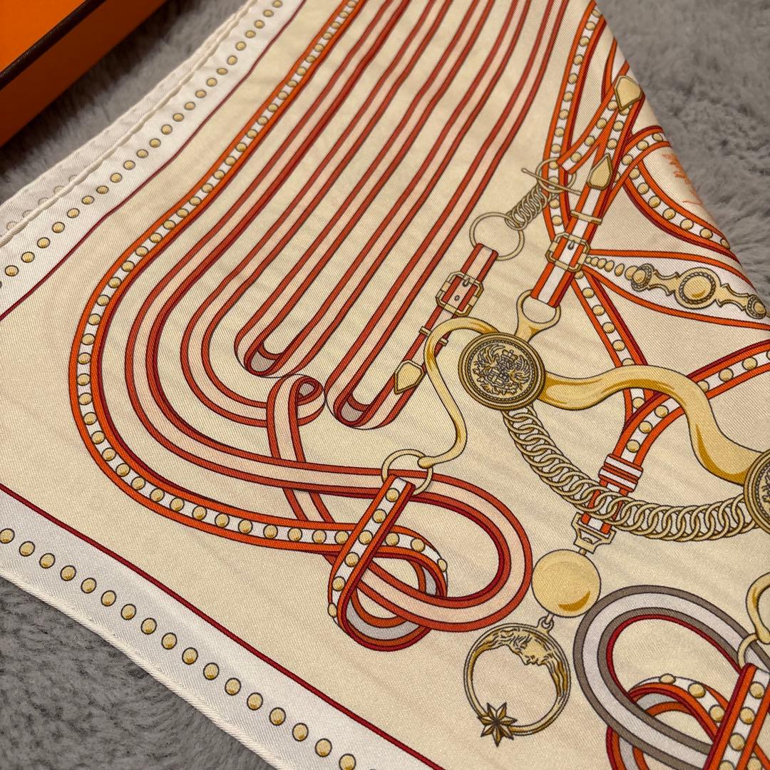 エルメス　スカーフ　ミニサイズ　ガヴロッシュ 45 《グラン・トゥラララ》