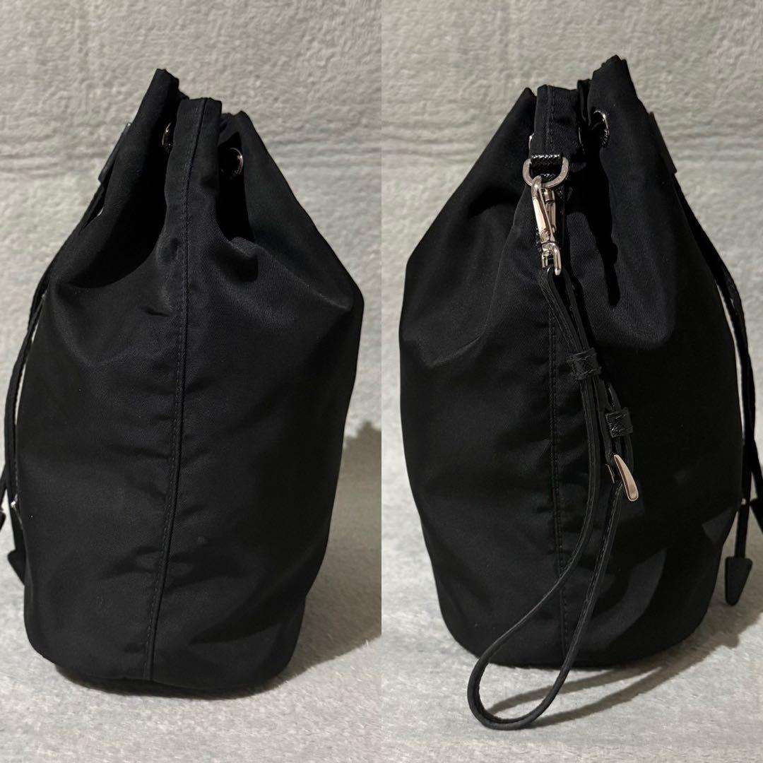 PRADA Re-Nylon 巾着バッグ 三角ロゴ サフィアーノ 黒 現行