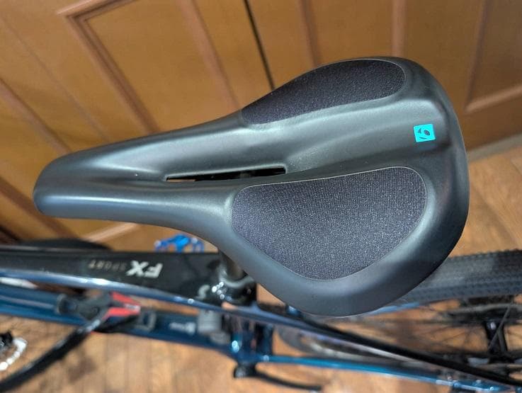 クロスバイク ダークブルー 700C　（TREK FX 4 Carbon）