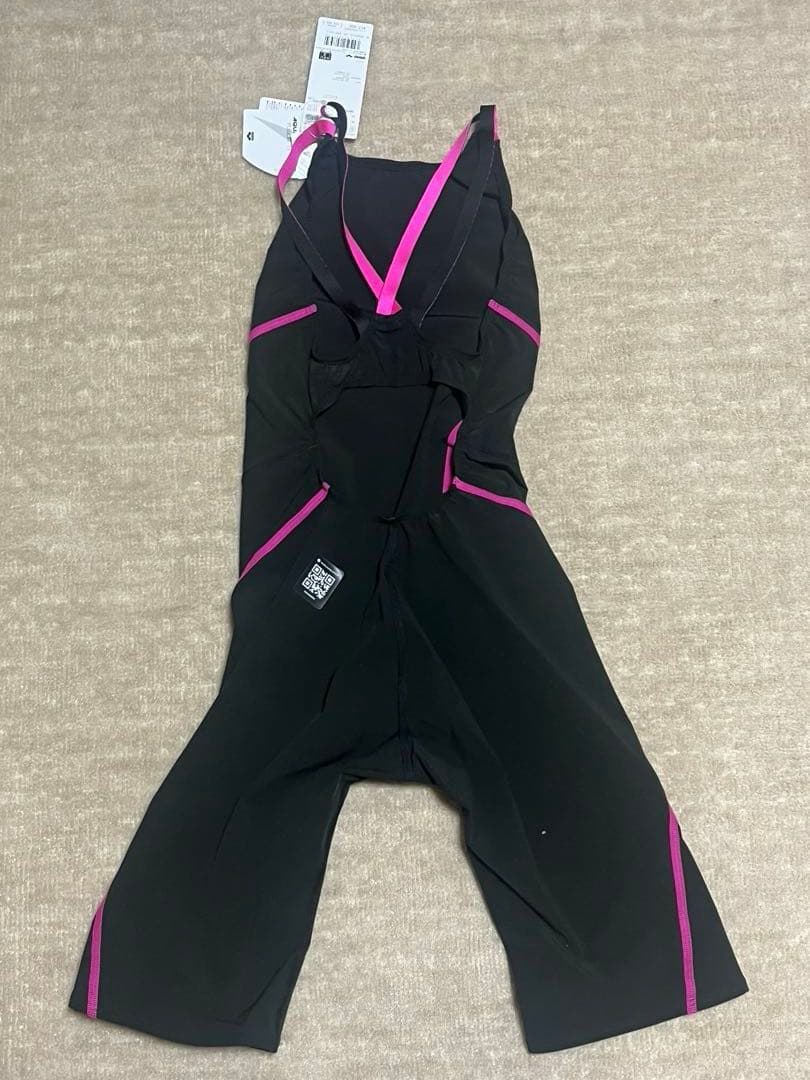 アリーナ　競泳用水着 黒/ピンク