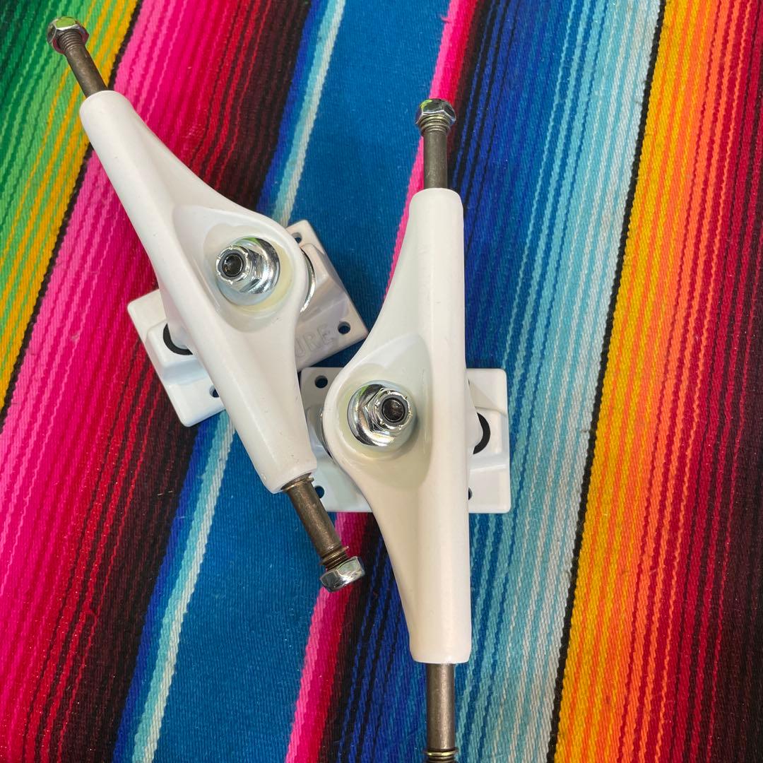 ベンチャー　ホワイト スケートボード トラック　5.6