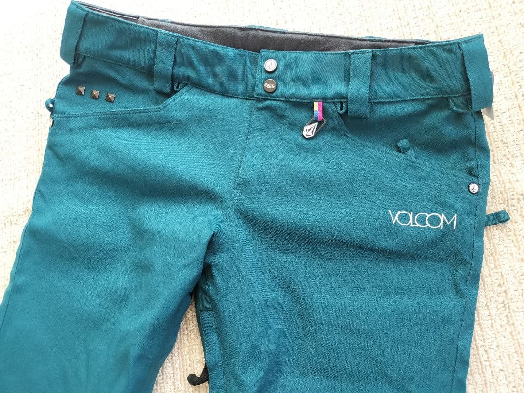 超美品 VOLCOM スノーボードウェア 上下 レディース
