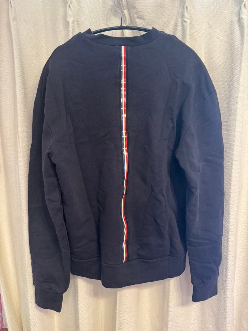 MONCLER 黒 トレーナー エンボスロゴ