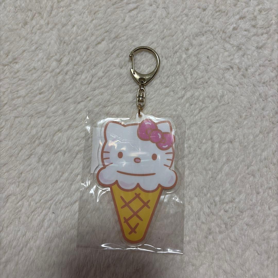 ハローキティ アイスクリーム キーホルダー - メルカリ