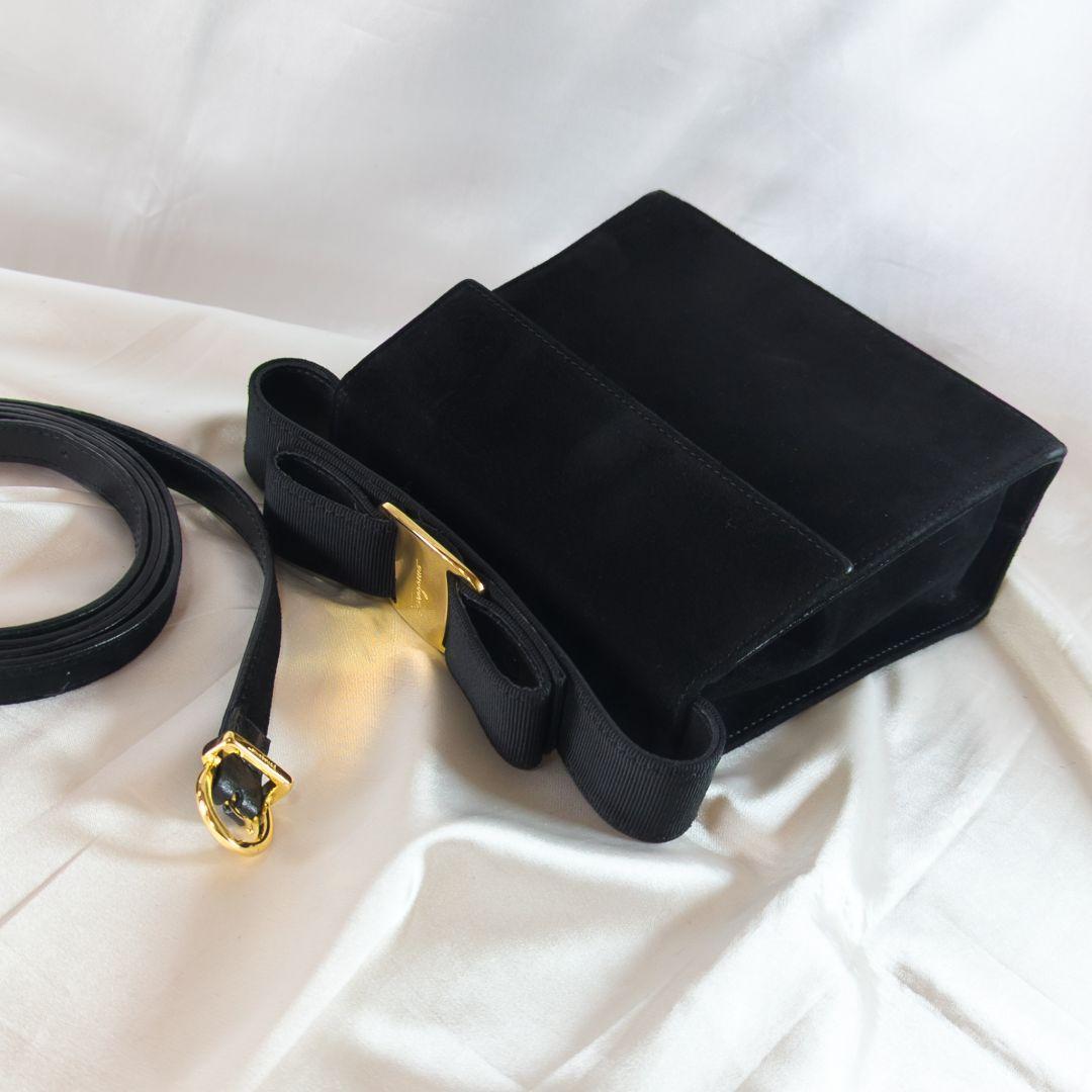 【極美品】フェラガモ ヴァラリボン ハンドバッグ 2way スエード 黒