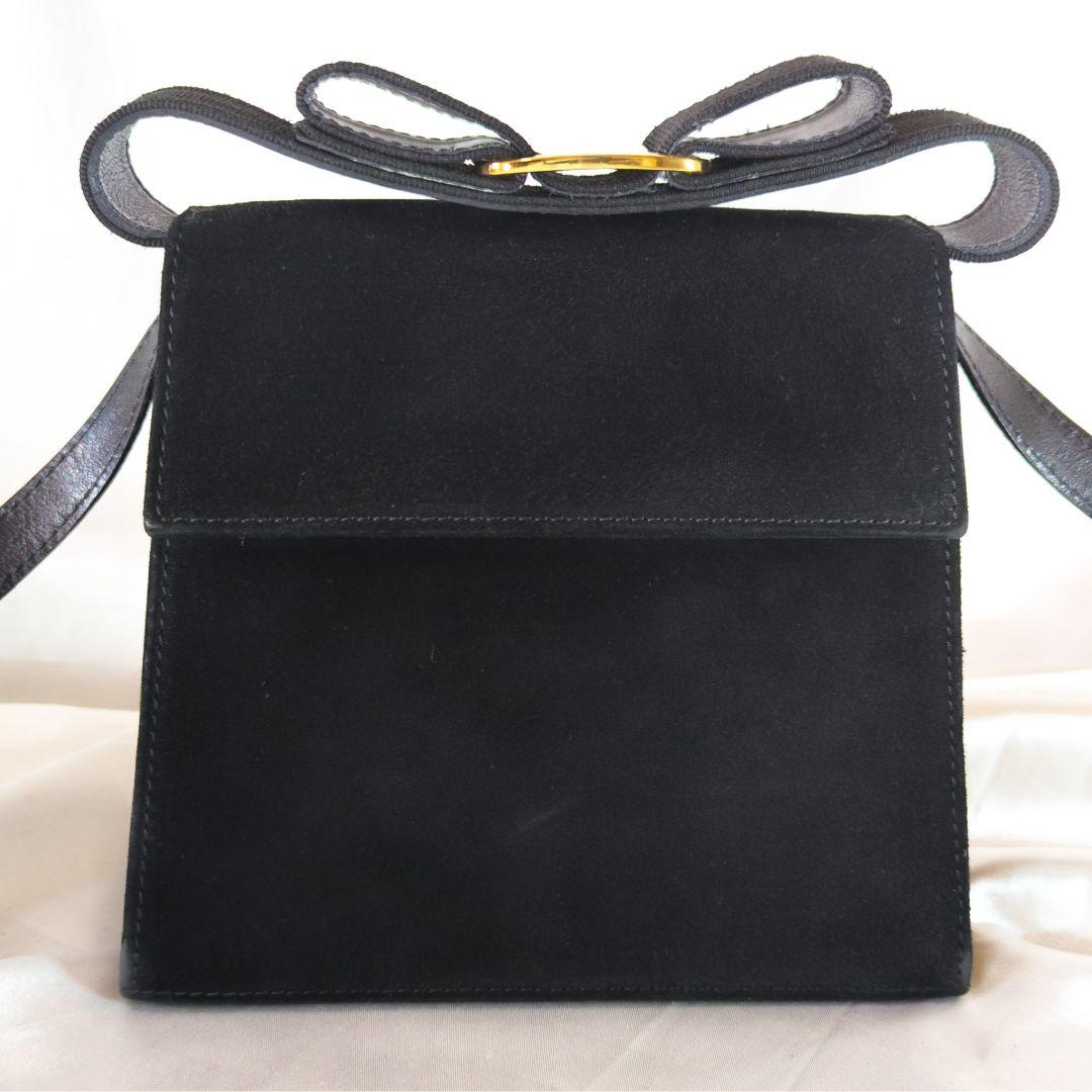 【極美品】フェラガモ ヴァラリボン ハンドバッグ 2way スエード 黒