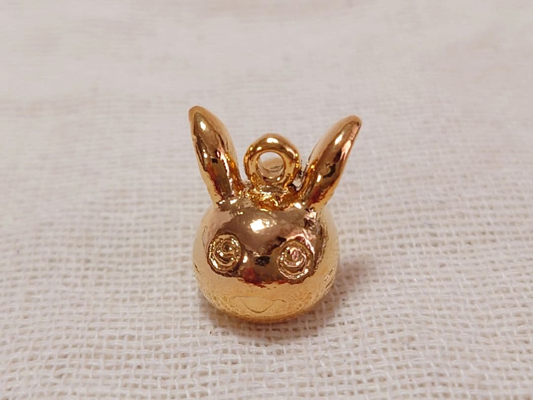 聖剣伝説【超レア!】金のラビ☆+銀のラビペンダント&オマケ♪ - メルカリ