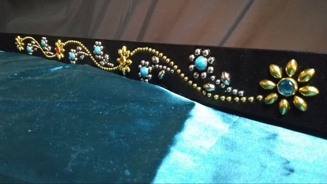 栃木レザーツタ＆フラワー　スタッズベルト　ブラック　ニッケル＆ブラス