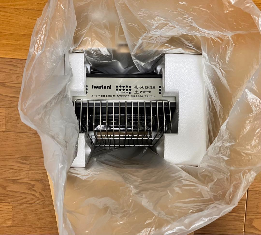 【新品未使用】iwatani カセットガスストーブ　ポータブル　箱と説明書付