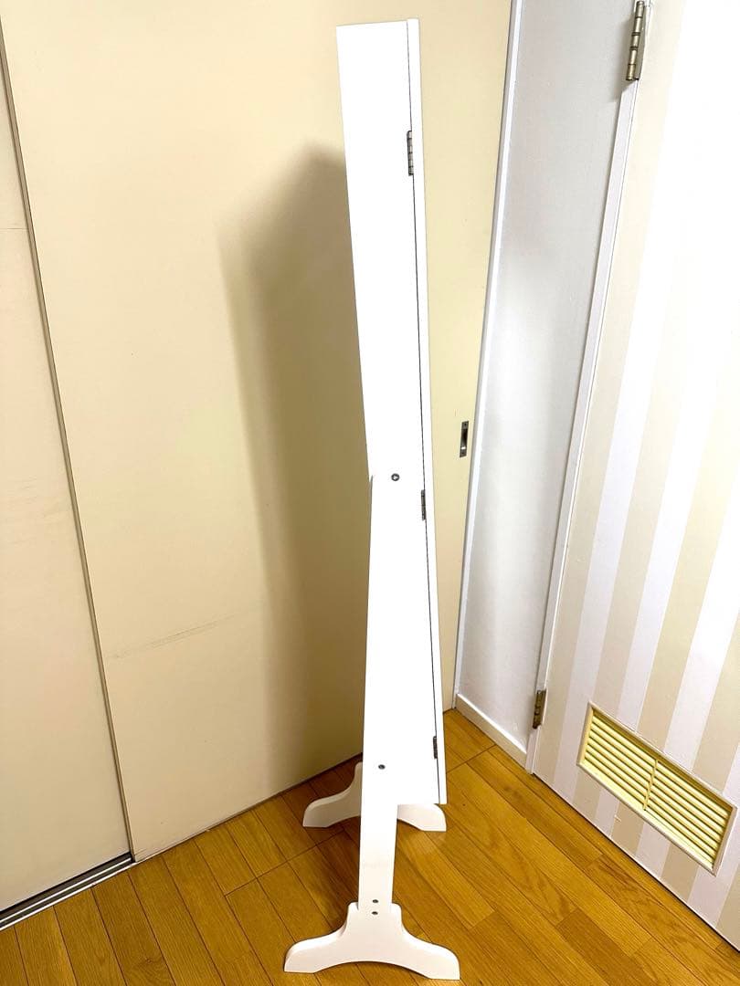 3月7日まで《未使用に近い》ホワイトスタンドミラー アクセサリー収納付き♡♢♡