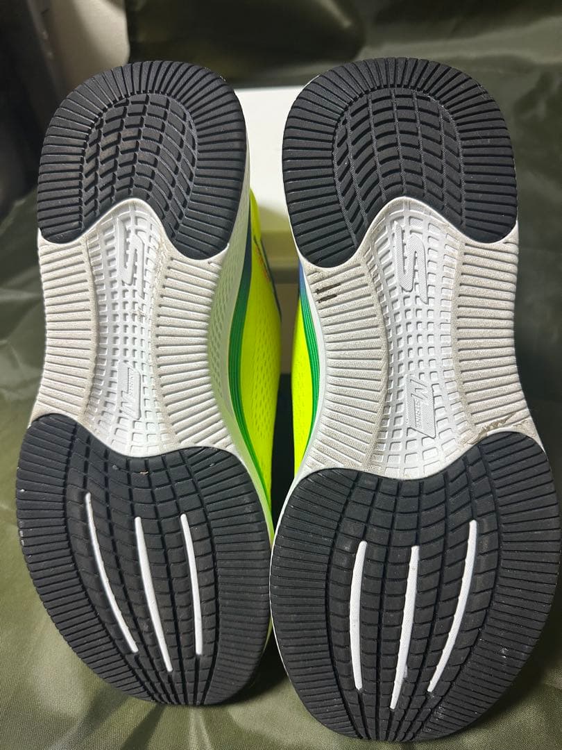 美品　SKECHERS GO RUN 軽量シューズ 27.5cm