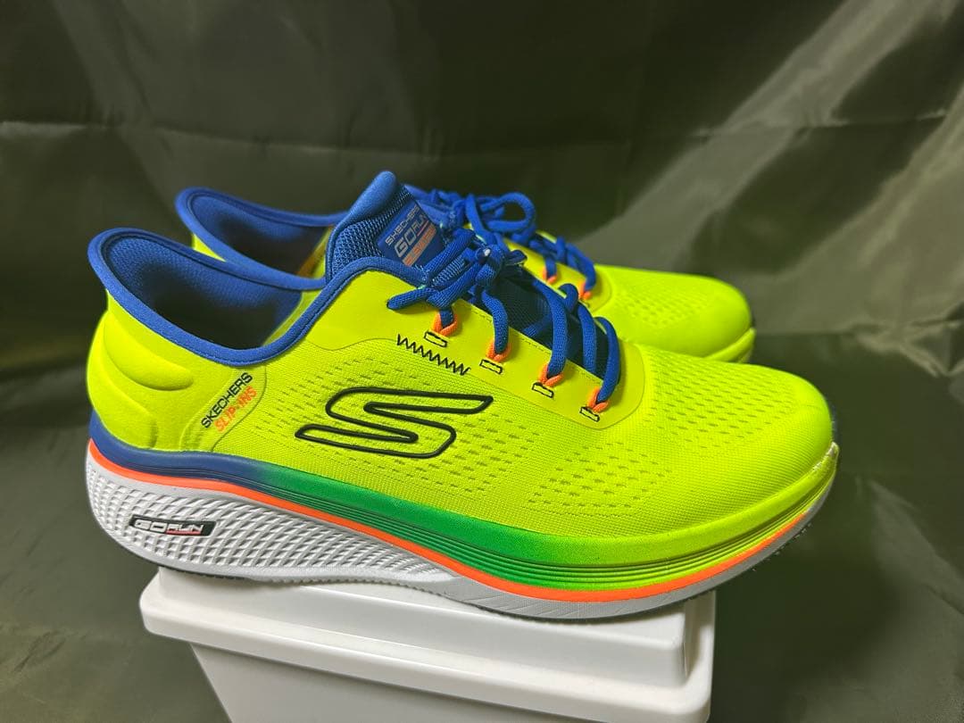 美品　SKECHERS GO RUN 軽量シューズ 27.5cm