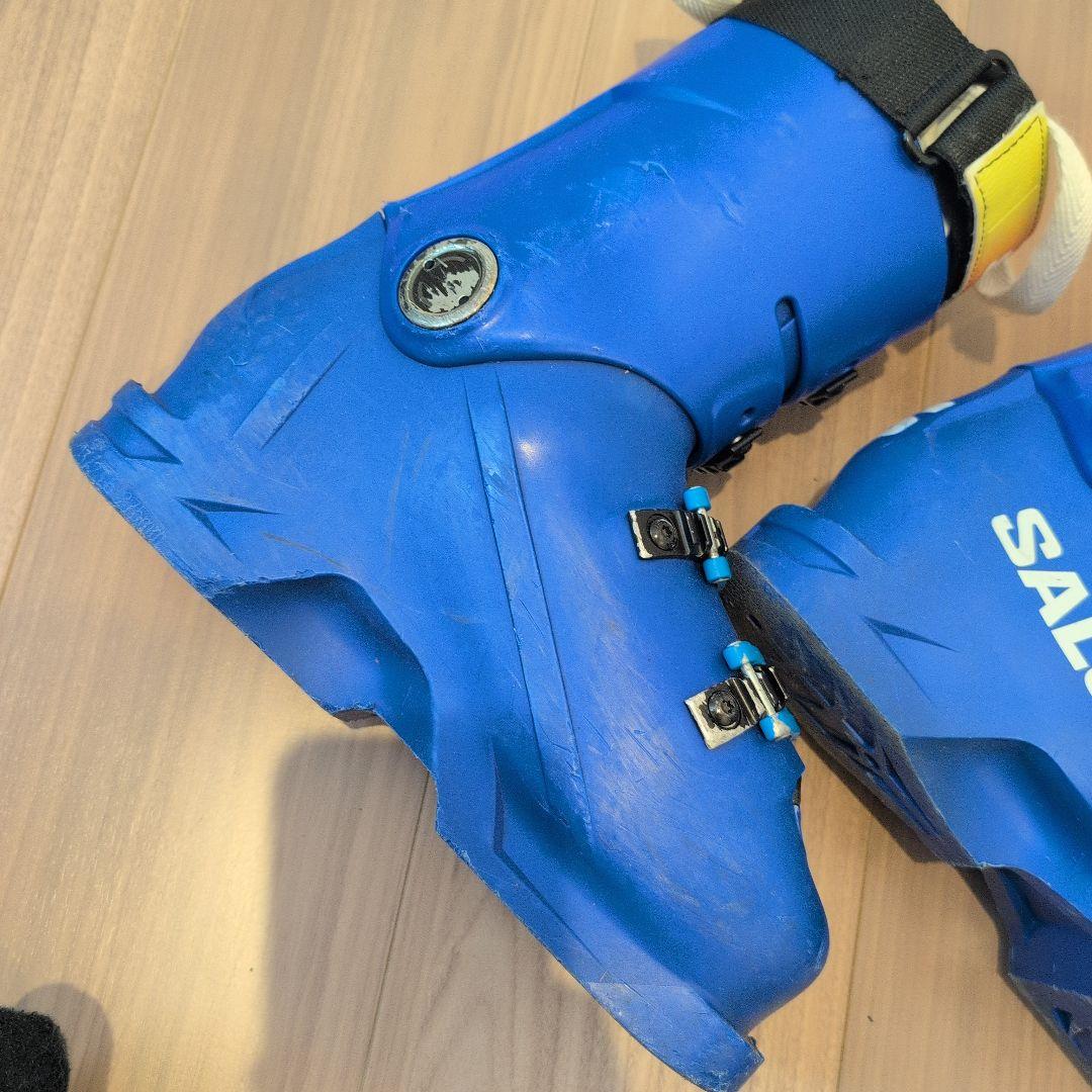 サロモン社製　ジュニアスキーブーツ