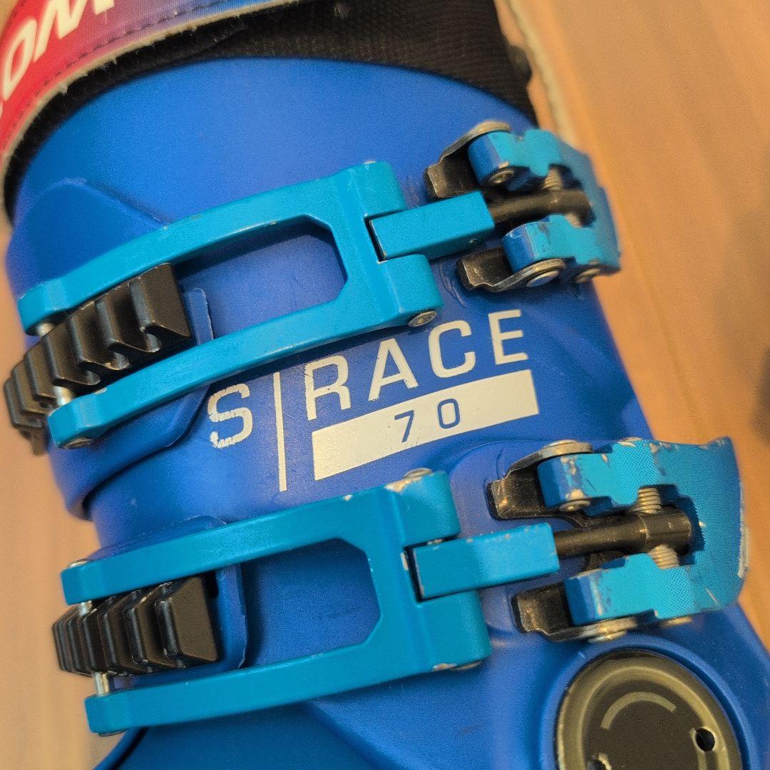 サロモン社製　ジュニアスキーブーツ