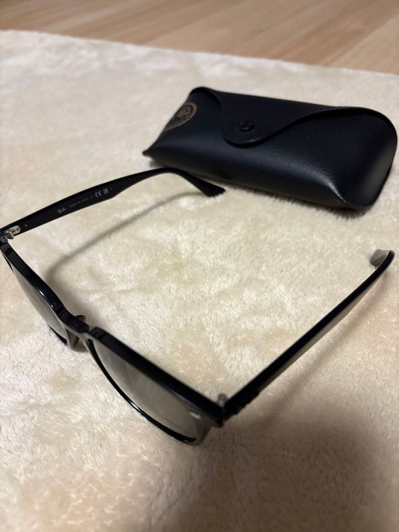 Ray-Ban RB4258F 601/87 ブラック サングラス