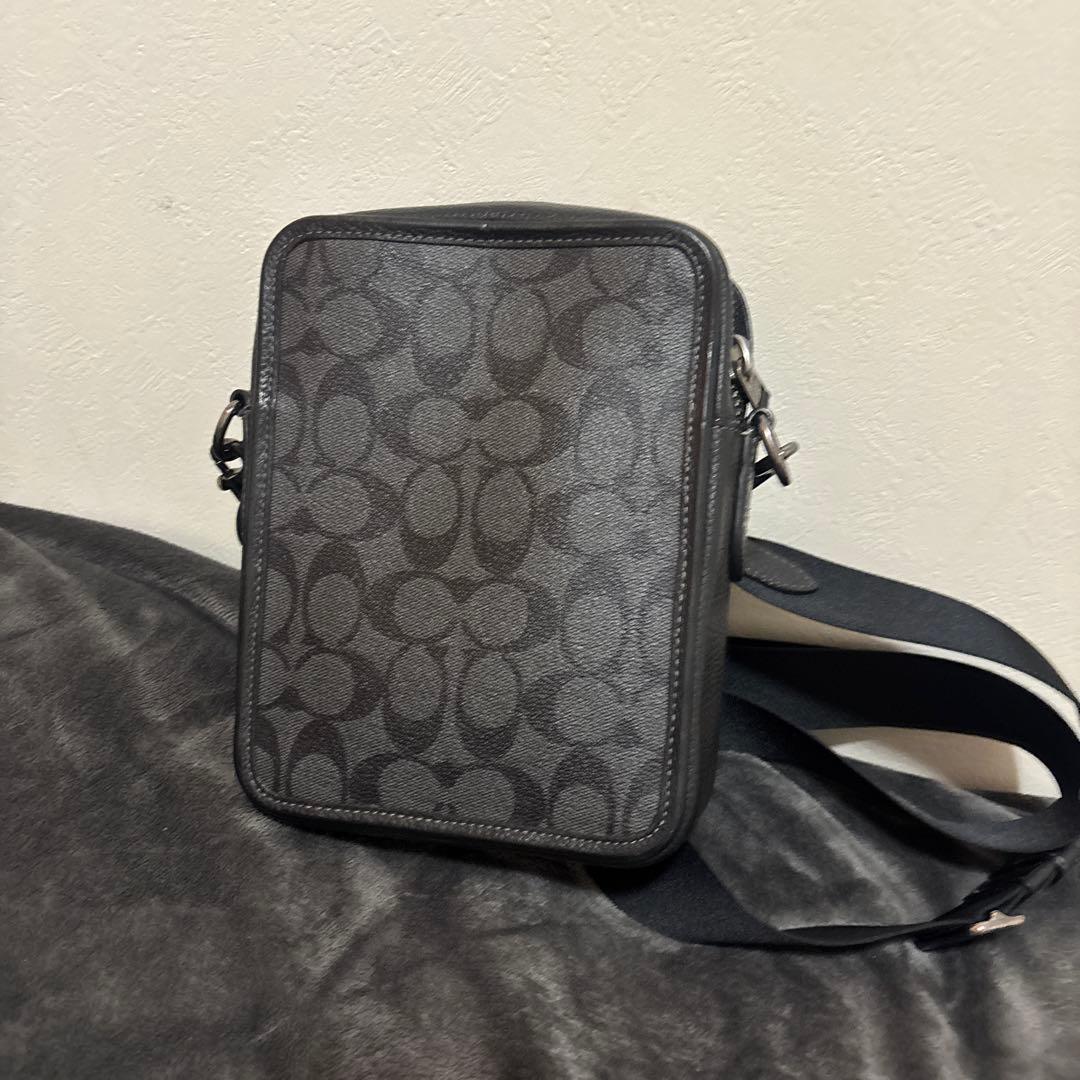 COACH ブラックレザーショルダーバッグ