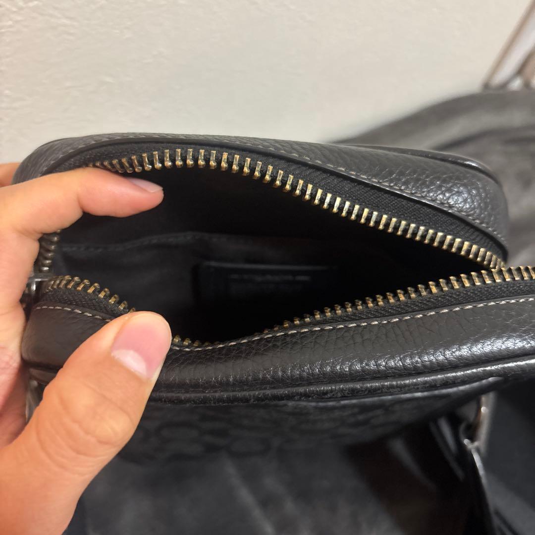 COACH ブラックレザーショルダーバッグ