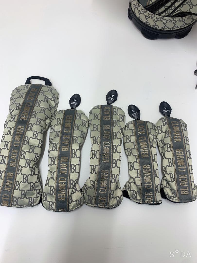 新品 ブラッククローバー キャディバッグ ヘッドカバー付き ベージュ