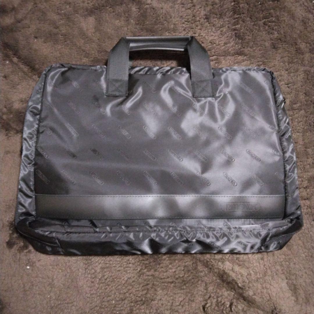 シルバー キャリーケース 中型