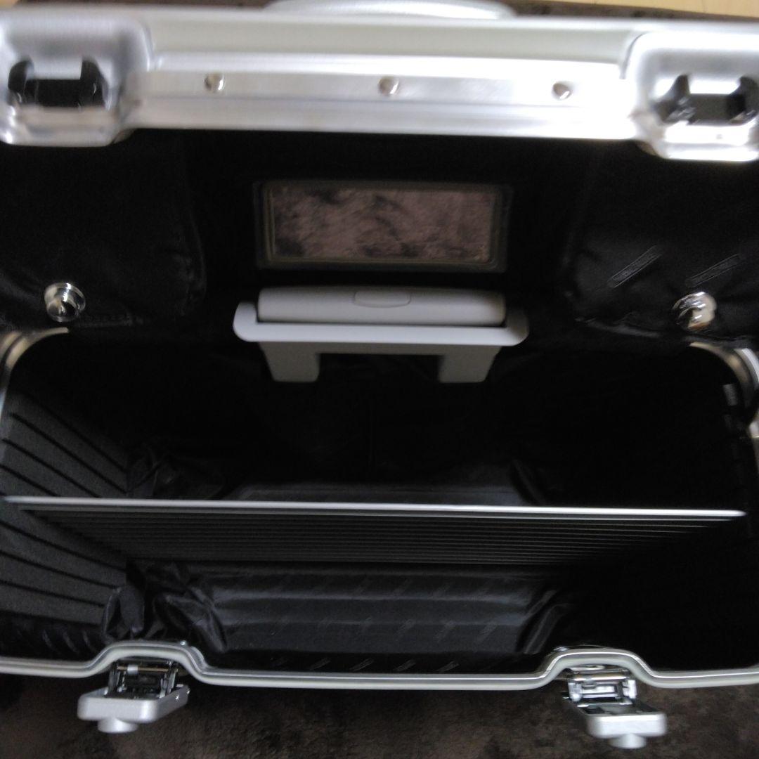 シルバー キャリーケース 中型