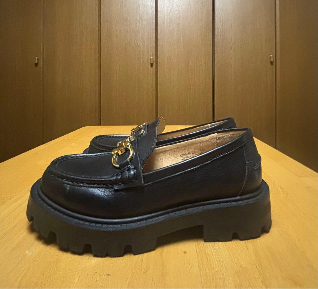 ARTESANOS(アルテサノス) 金具付きローファー