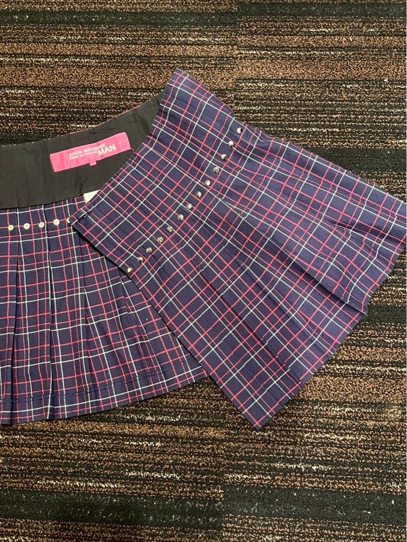 ジュンヤワタナベ、ネイビーとレッドのチェック柄プリーツスカート