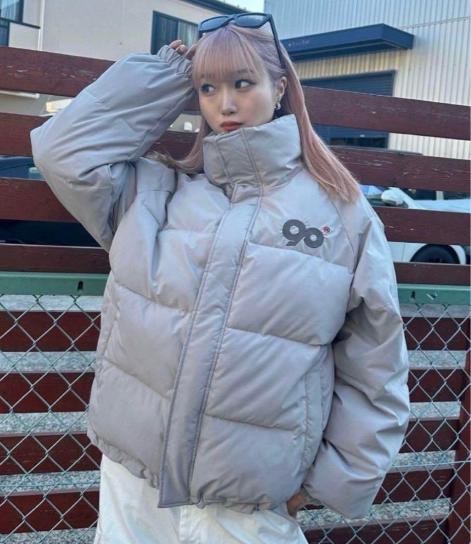 9090 Logo Rich Puffer Jacket ライトグレー L 工場 直営 店