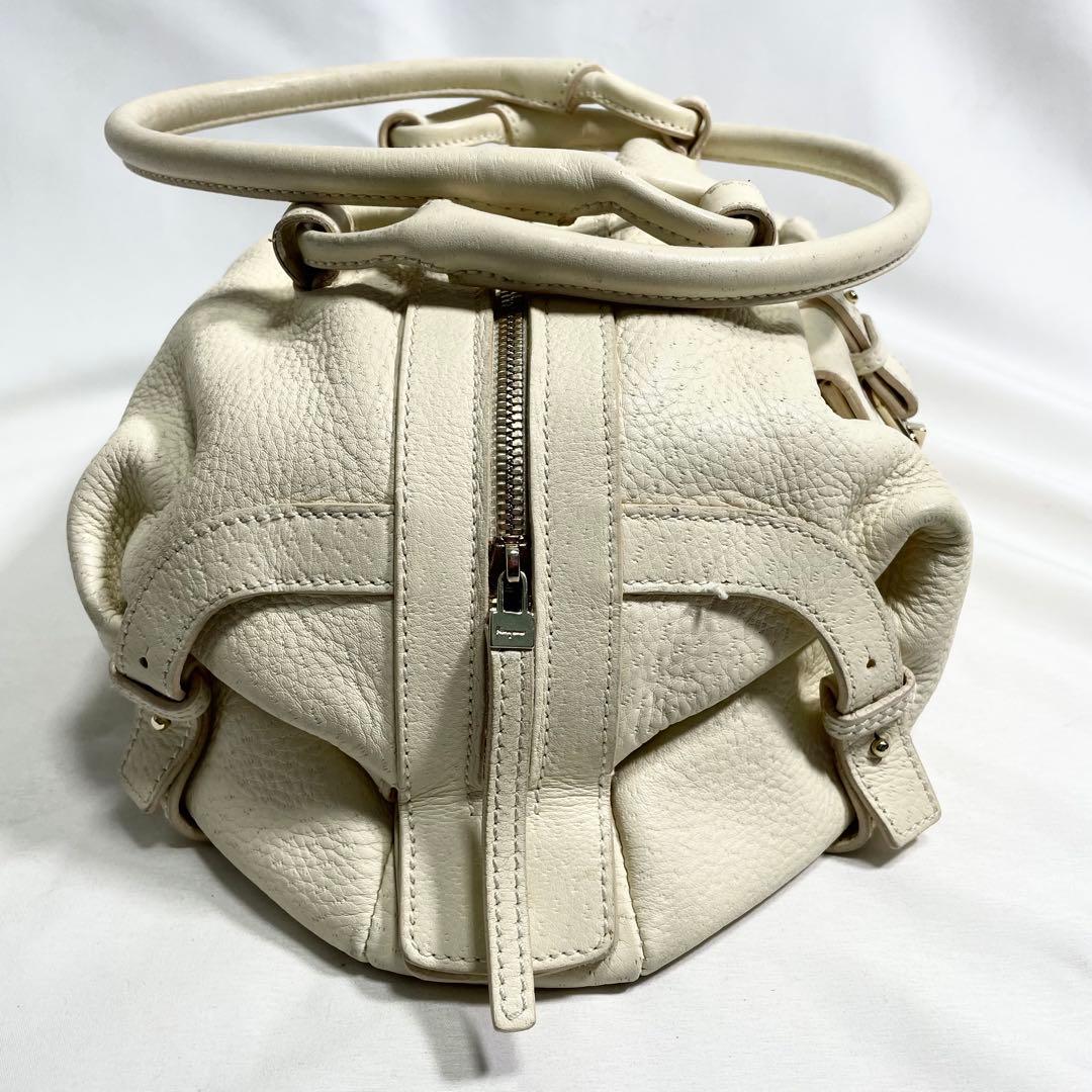 フェラガモ ボストンバッグ レザー ガンチーニ 金具 ロゴ 大容量 多機能